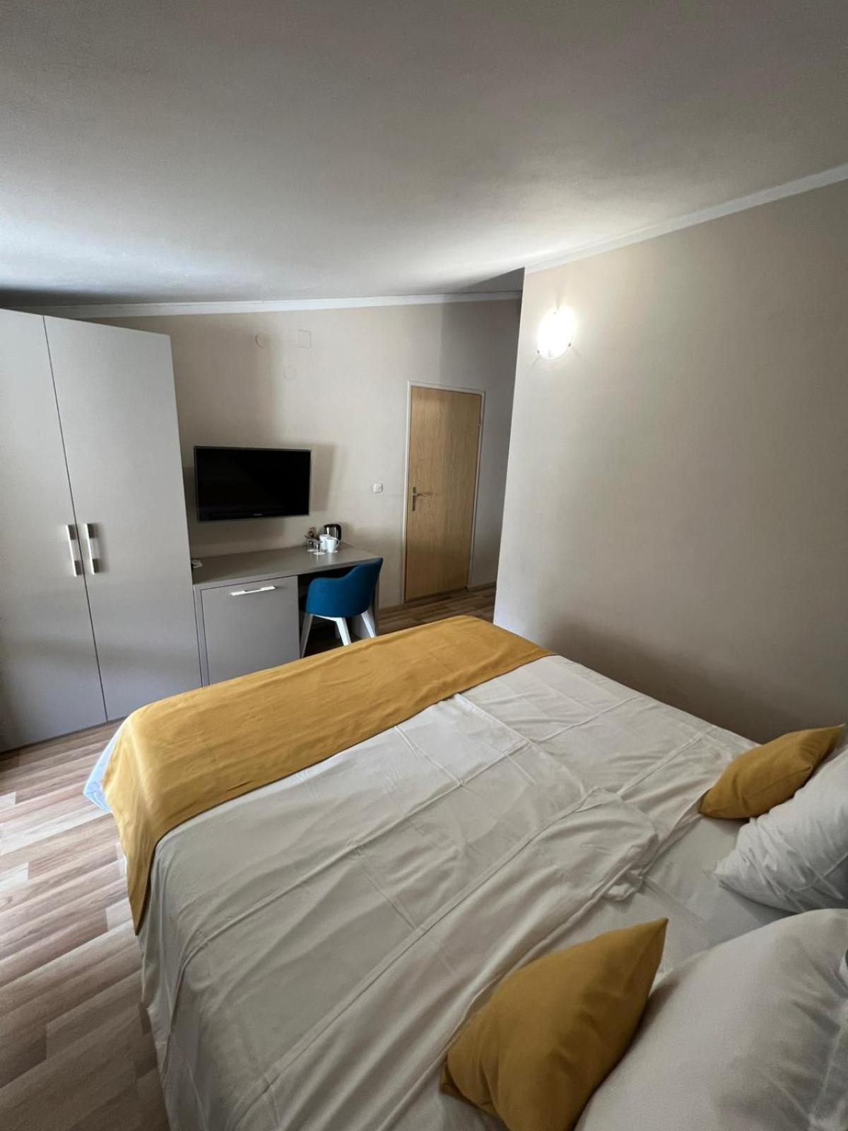 Bellevue Rooms Stara Baška Exteriör bild