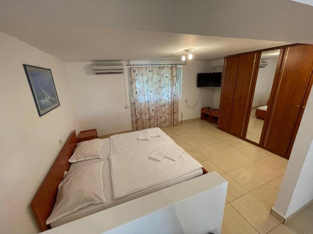 Bellevue Rooms Stara Baška Exteriör bild