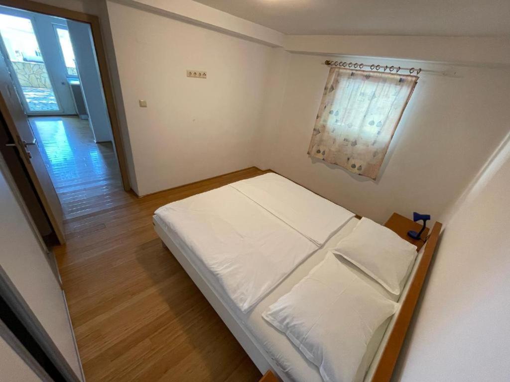 Bellevue Rooms Stara Baška Exteriör bild