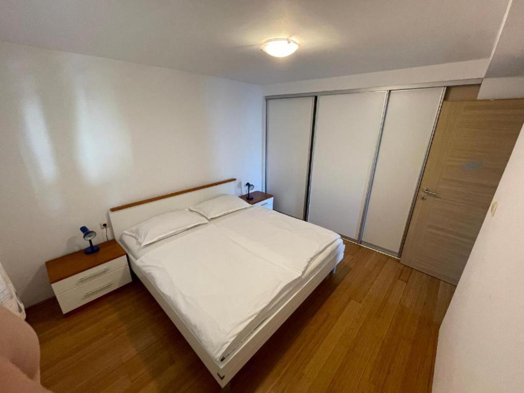 Bellevue Rooms Stara Baška Exteriör bild